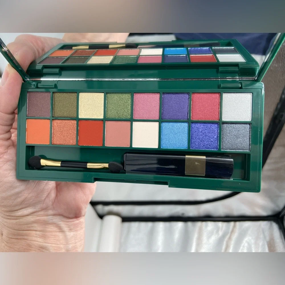 NWOT Avon Make up Palette fmg‎ Glimmer Bejeweled Mega Palette